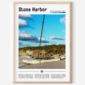 Può includere: Una barca a vela bianca su una spiaggia sabbiosa con erba verde e dune di sabbia. Il cielo è blu con nuvole bianche. Il testo "Stone Harbor, New Jersey, USA" è in alto nell'immagine.