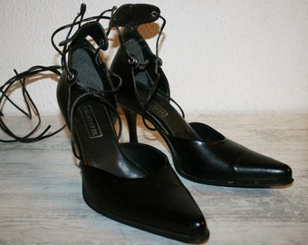 Black leather shoes, pointed toe with laces, high stiletto heel, vintage pump - made in Italy - gift for her