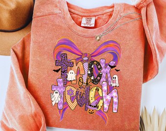 Teacher Halloween Sweatshirt Comfort Colors Halloween Teacher Sweater Spooky Teacher Crewneck Trick or Teach Shirt Retro Ghost Teacher Gift