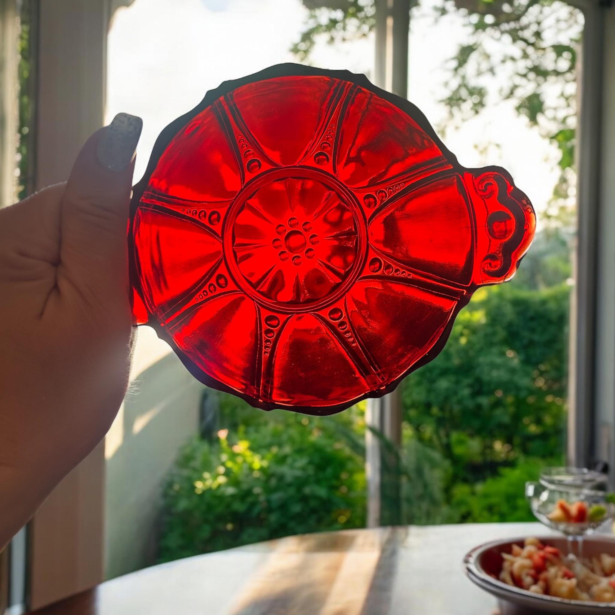 クリスタル　切子 蓋付きガラスボウル レッド 赤色 菓子器 美術品・アンティーク・コレクション クリスタル 切子 蓋付きガラス