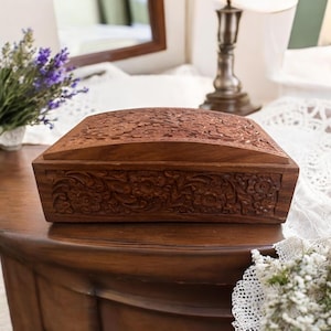 Gorgeous Vintage Hand Carved Wooden Jewelry/Trinket Box, carved daisy flowers dark wood jewellery box,charming rustic carved box