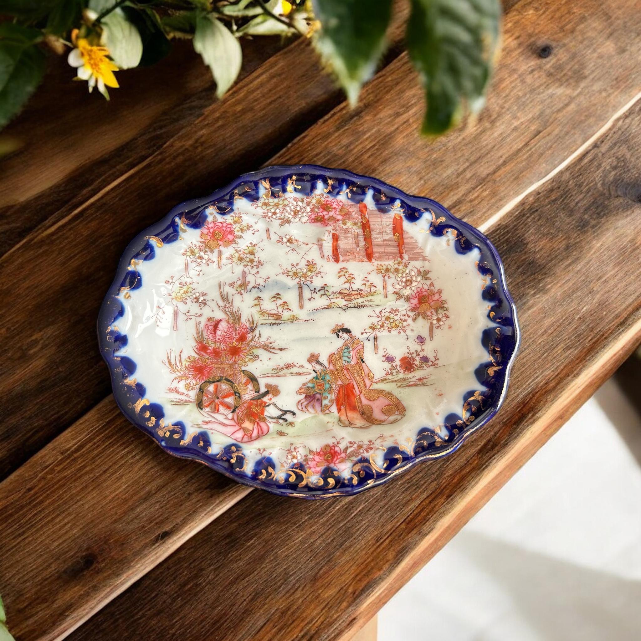 八角形の花と鳥模様の皿2枚 八角形の花と鳥模様の皿2枚 皿・プレート