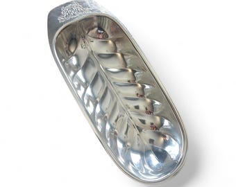 Bandeja vintage KENSINGTON de aluminio con forma de hoja de plátano, rara.