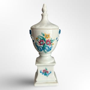 Palais De Versailles Elizabeth Arden porseleinen snuisterijdoosje met deksel, jaren 70 vintage sieradendoosje, bloemen linten Bowes sokkel urnpot