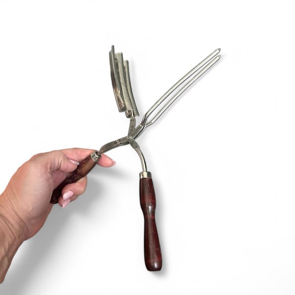 1920 flapper girls hair crimper, curling iron with wood handles, Vintage Curling Tong Marcel Wave Hair Accessory Display, Antique Hair salon