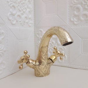 Bathroom Brass Faucet - Farmhouse Bathroom Faucet - Engraved Bathroom Sink Vanity Faucet with Simple Cross Handles - Vintage sink Faucet