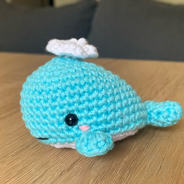 Peluche ou porte clé baleine en coton fait au crochet (Amigurumi)