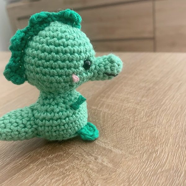 Peluche ou porte clé crocodile en coton fait au crochet (Amigurumi)