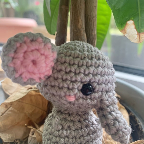 Peluche ou porte clé éléphant en coton fait au crochet (Amigurumi)