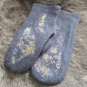 Felted Wool Mittens with Silk Accents – Handcrafted Grey Winter Gloves – Warm and Soft Gift for Her – Nordic Style Gift