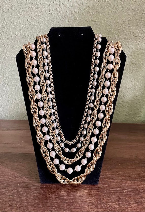 Vintage Layered Necklace of Faux Pearls and Gold-t