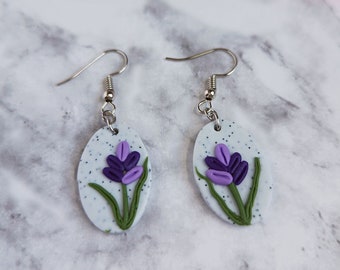 Lindos pendientes colgantes de lavanda, pendientes de flores lilas de primavera, pendientes de arcilla polimérica hechos a mano, pendientes de arcilla colgantes para amantes de la lavanda