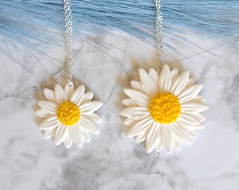 Daisy Statement Necklace,Spring Summer Floral Necklace, Daisy Pendant, Boho jewelry, Clay Necklace, Handmade Floral Necklace