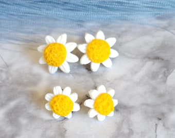 Cute Daisy Stud Earrings, Spring Summer Flower Earrings, Handmade Polymer Clay Earrings, Stud Clay Earrings For Daisy Lover