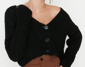 Black Crop Button-Up Long Sleeve Cardigan Sweater - Perfect for Layering and Versatile Outfit in a Stylish Cropped Knit Classic and Chic