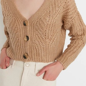 Camel Crop Button-Up Long Sleeve Cardigan Sweater - Perfect for Layering and Versatile Outfit in a Stylish Cropped Knit Classic and Chic