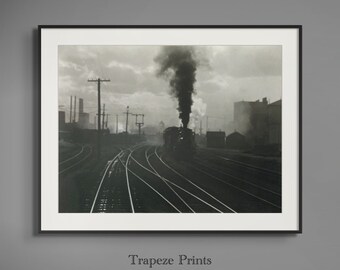 印刷可能なヴィンテージ駅の写真 | 暗い工業用列車の陰気な壁アート | Trapeze ヴィンテージ プリント ショップ | ダウンロード可能なデジタル 134