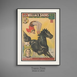 以下が含まれることがあります： 「The Great Wallace Shows」という文字が書かれた、ヴィンテージのサーカスポスター。黒馬の上で後方宙返りをしているパフォーマーが描かれている。ポスターには「Finest Horse and Museum Menagerie」という文字も書かれている。
