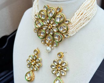 Gargantilla Kundan: joyería india con cuentas de vidrio blanco