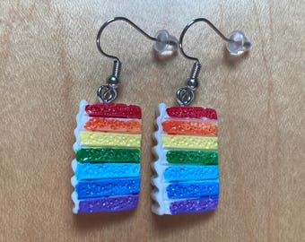 Pendientes de pastel de arcoíris de colores blancos y bonitos con forma de pan de panadería para cumpleaños, sin níquel, rojos, naranjas, amarillos, verdes, azules y morados