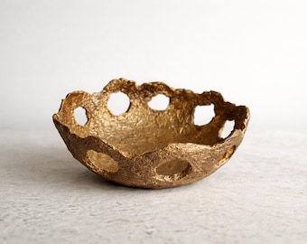 手作りのゴールド装飾ボウル、ユニークな質感のモダンなホームデコレーション