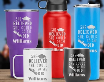 Gegraveerde naambeker 'ze geloofde dat ze het kon, dus dat deed ze' - afstudeercadeau voor haar, gepersonaliseerd cadeau voor haar middelbare school afgestudeerde