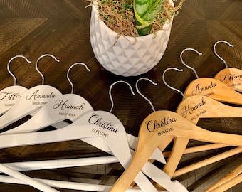 Personalized Bridesmaid Hangers, Custom Wooden Wedding Dress Hanger with Name, Bridal Party Gift, Engraved Wedding Hanger