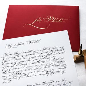 Carta de amor caligráfica personalizada en sobre lacrado, romántica y manuscrita, ideal como regalo de boda o aniversario.