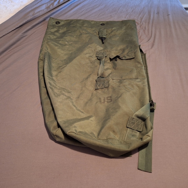U.S. Army Duffel Nylon Bag Color Green Used