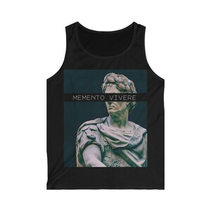 Remember to live - Motivational Gym Shirt - Julius Caesar - Inspirational Latin Quote, Meaning on Back