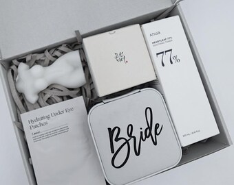 Bridal Box, Gift for Bride, Bridal Shower Gift, Bridesmaid Proposal Box, Bride Gift, Bride Box, Personalized Gift Box, Gift For The Bride