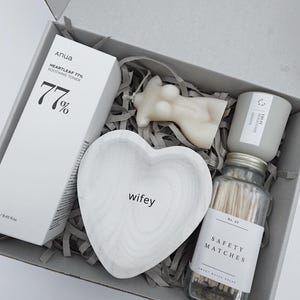 Bridal Box, Gift for Bride, Bridal Shower Gift, Bridesmaid Proposal Box, Bride Gift, Bride Box, Personalized Gift Box, Gift For The Bride