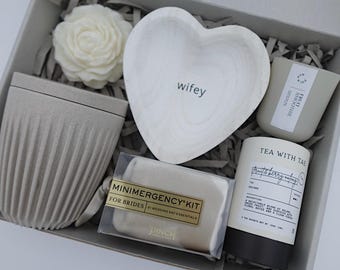 Bridal Box, Gift for Bride, Bridal Shower Gift, Bridesmaid Proposal Box, Bride Gift, Bride Box, Personalized Gift Box, Gift For The Bride