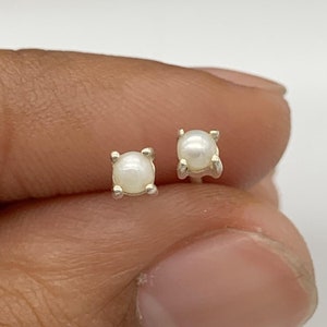 Minimalist Pearl Stud Earrings-Freshwater Pearl Studs-Simple Everyday Earrings-Delicate Pearl Studs-Small Studs Earrings-June Birthday Gift