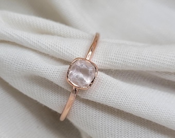 Schöner Rosenquarz Ring-14K Rose Gold Vermeil Ring-Minimalist Quarz Ring-Pinky Versprechen Ring-Tiny Quarz Ring-Quarz Lünette Ring für Liebe