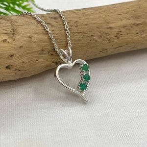 Natural Emerald Heart Pendant-May Birthstone Necklace-Minimalist Emerald Jewelry-Emerald Silver Pendant-Tiny Heart Emerald Pendant For Her
