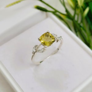 Anel de quartzo limão: faixa de galho em prata esterlina 925, detalhes em folha marquise