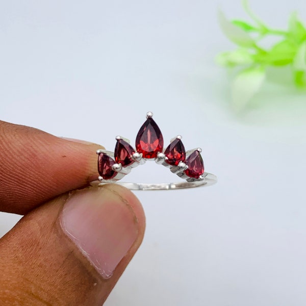Roter Granat Chevron Ring: Januar Birthstone, Sterling Silber Wishbone Ring