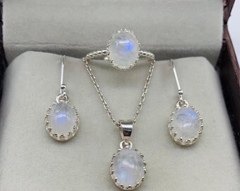 Conjunto de joyas de plata de ley con piedra lunar arcoíris natural: pendientes con cabujón ovalado y colgante.