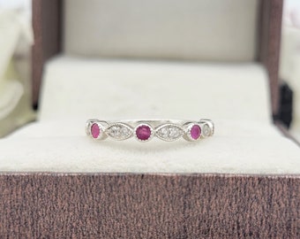 Anello con rubino naturale: argento sterling 925, dettagli in moissanite, gioielli minimalisti.