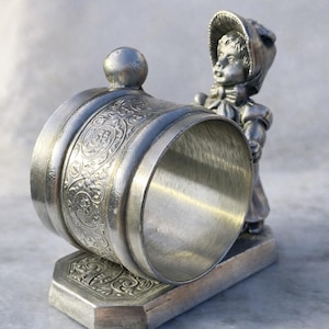 Victorian Figural Napkin Ring – Simpson Hall Miller & Co 031 – Kate Greenaway Girl, Quadruple Plate, c.1880s