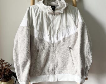 90s Nike Sherpa Windbreaker – Clean White & Bone Look