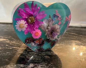 Small Heart-Shaped Flower Preserved Resin Art