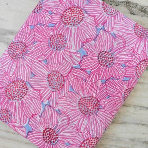 Katoenen stof roze bloemen, roodoranje handblokprint op maat gesneden, zacht Indiaas katoen voor quilten, kleermakerij, naaien en ambachten, geschenken