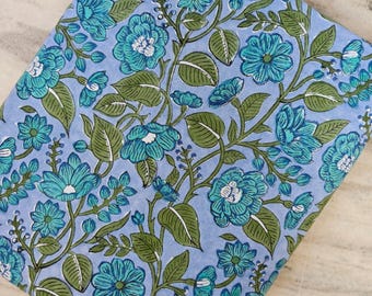 Katoenen stof blauwe bloemen, lichtgewicht quiltstof, zachte blokprintstof op maat gesneden, kleermakerijstof, blauw bloemenpatroon textiel
