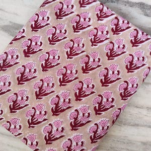 Tissu indien imprimé main bloc, courtepointe florale 100 % coton par mètre, tissu pour confection de robes, tissu de course ample, tissu de serviette