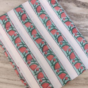 Tessuto indiano stampato a mano, tessuto per trapuntatura floreale in 100% cotone tagliato su misura, tessuto per la confezione di abiti, tessuto per corsetteria, tessuto per tovaglioli