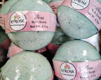Natural Essential Oil Bath Bomb | Shea Butter & Kaolin Clay | Handmade Relaxing Bath Fizzy