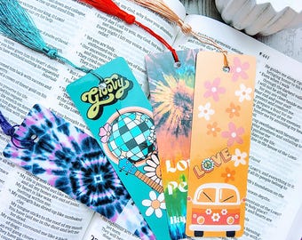 Marcapáginas estilo hippie con borlas y laminado.