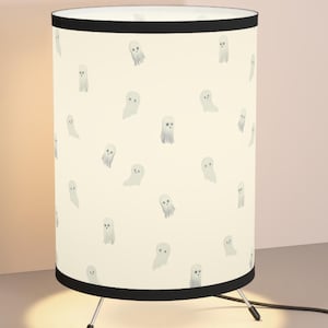 Ghostly Glow Tripod Lamp – Spooky Halloween Decor, Cute Ghost Lamp, Gothic Home Accent, Unique Night Light for Ghost Lovers